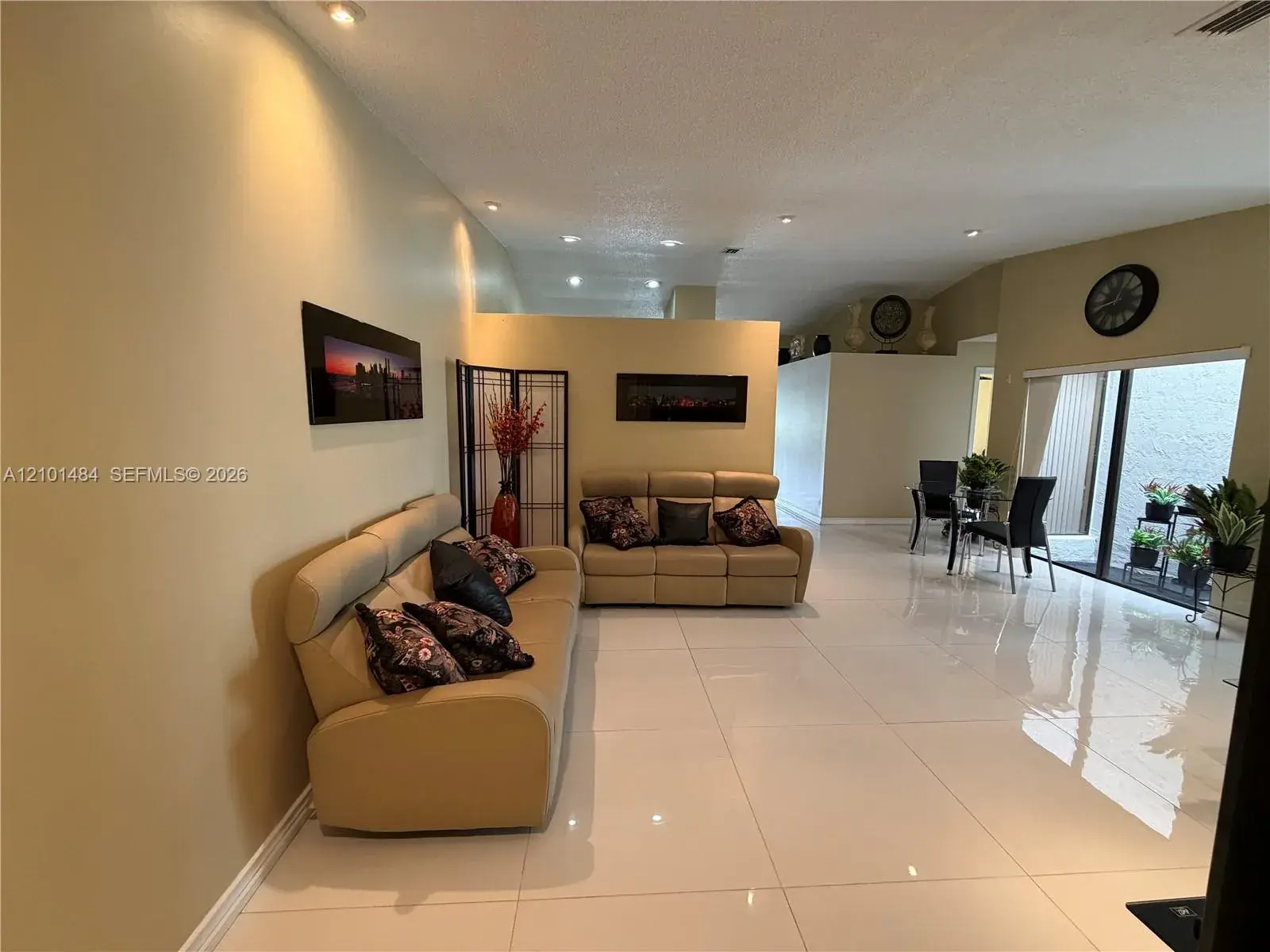 17819 NW 66th Ct Cir, Hialeah FL 33015
