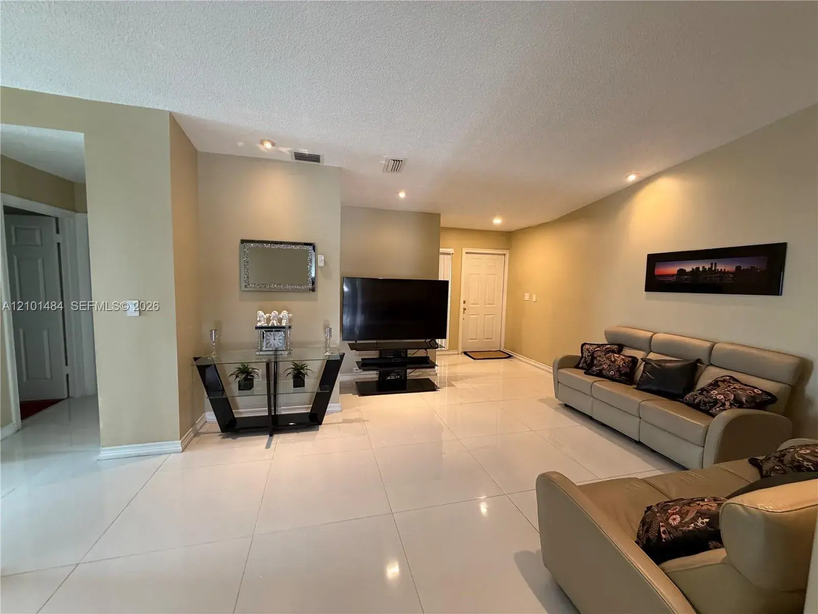 17819 NW 66th Ct Cir, Hialeah FL 33015
