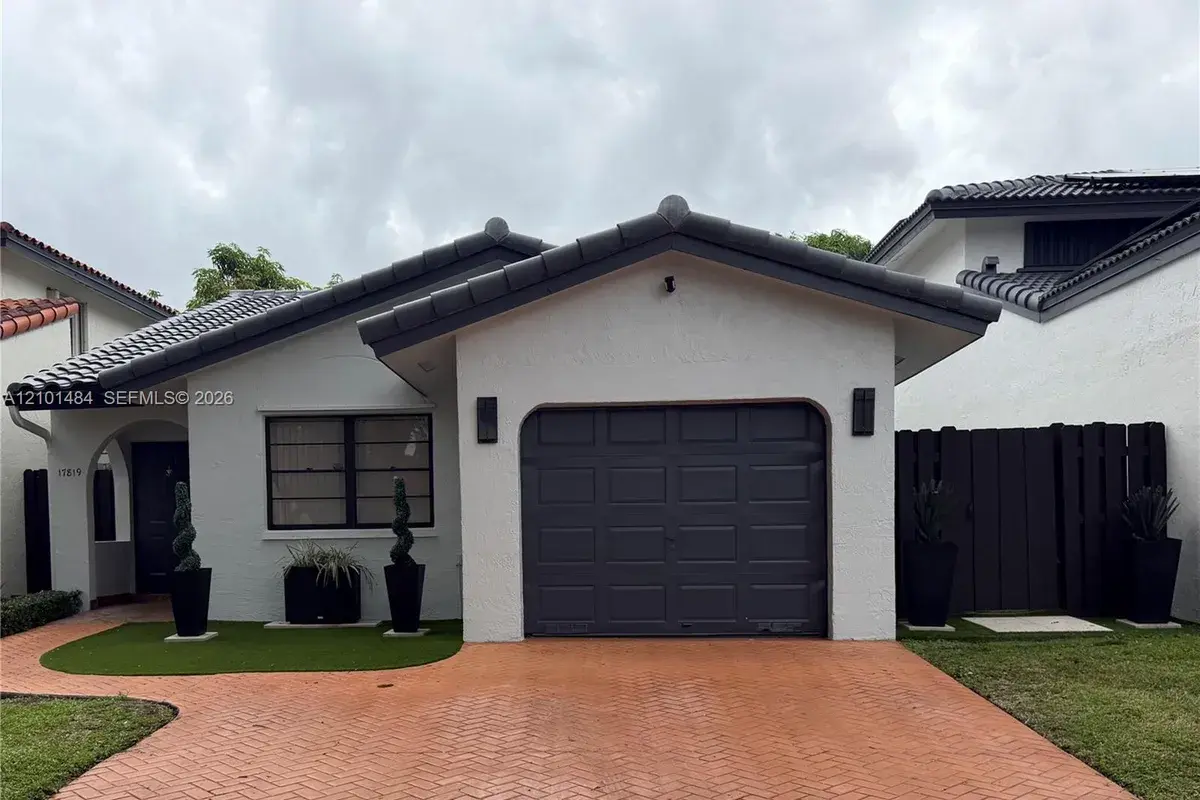 17819 NW 66th Ct Cir, Hialeah FL 33015