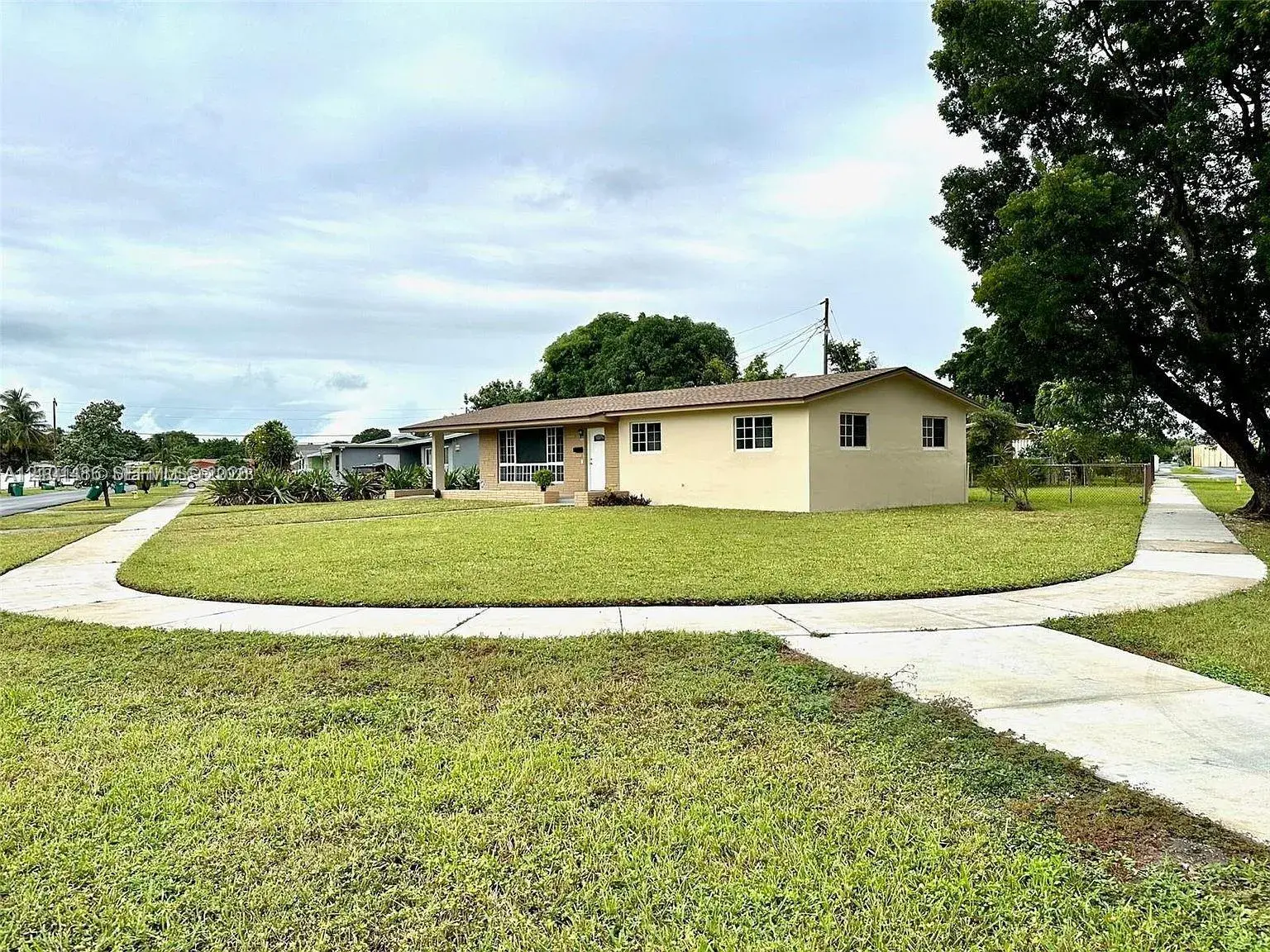 4 bedroom 3 bath Residential for sale at 821 NW 173rd Ter, Miami Gardens FL 33169