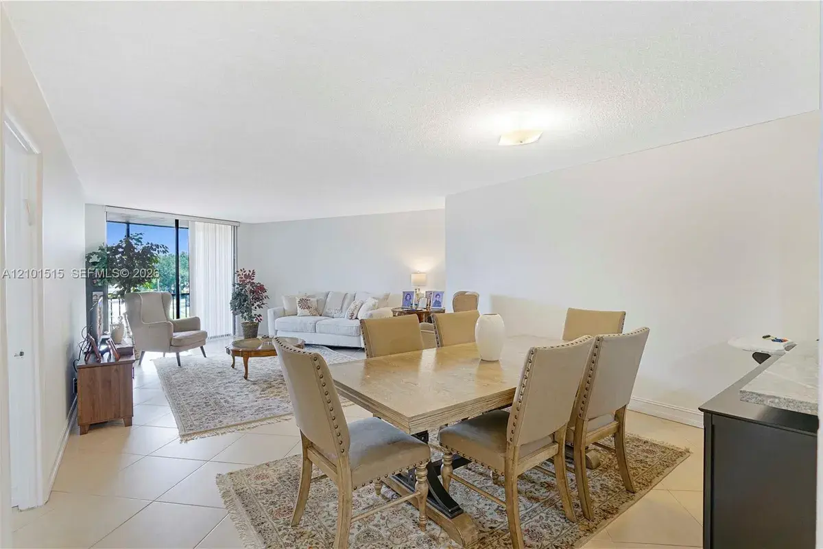 3900 N Hills Dr # 307, Hollywood FL 33021