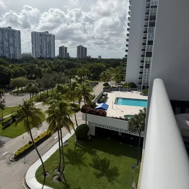 3675 N Country Club Dr # 705, Aventura FL 33180