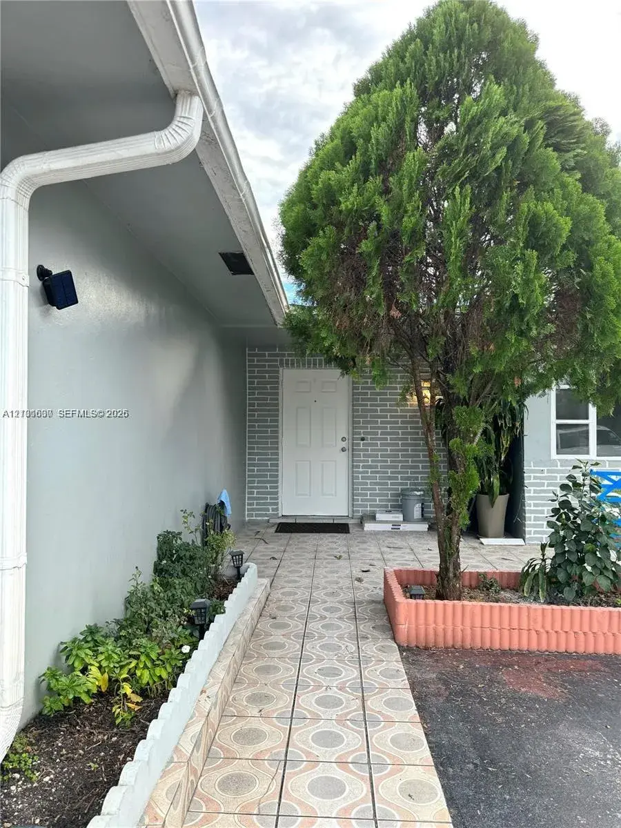 4 bedroom 3 bath Residential for sale at 8730 Taft St, Pembroke Pines FL 33024