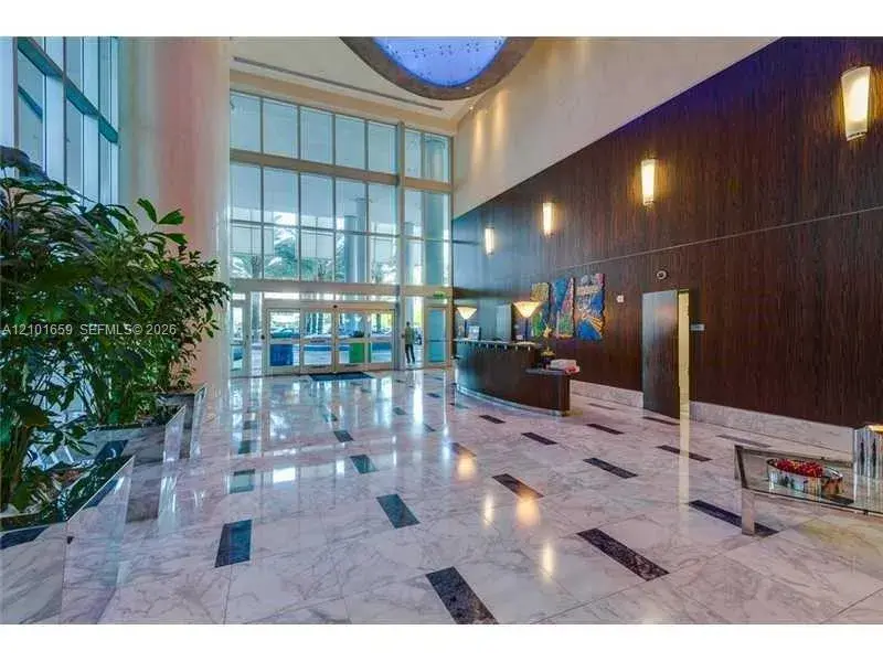 185 SW 7th St # 3006, Miami FL 33130