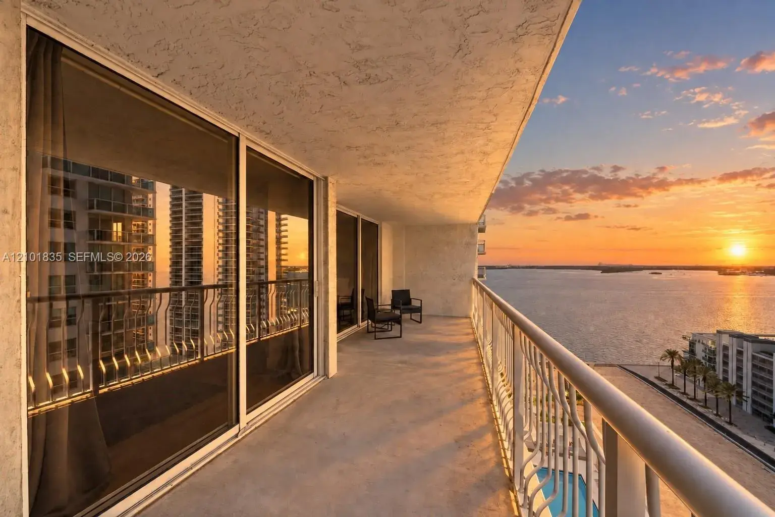 1 bedroom 1 bath Residential for sale at 1200 Brickell Bay Dr # 1907, Miami FL 33131