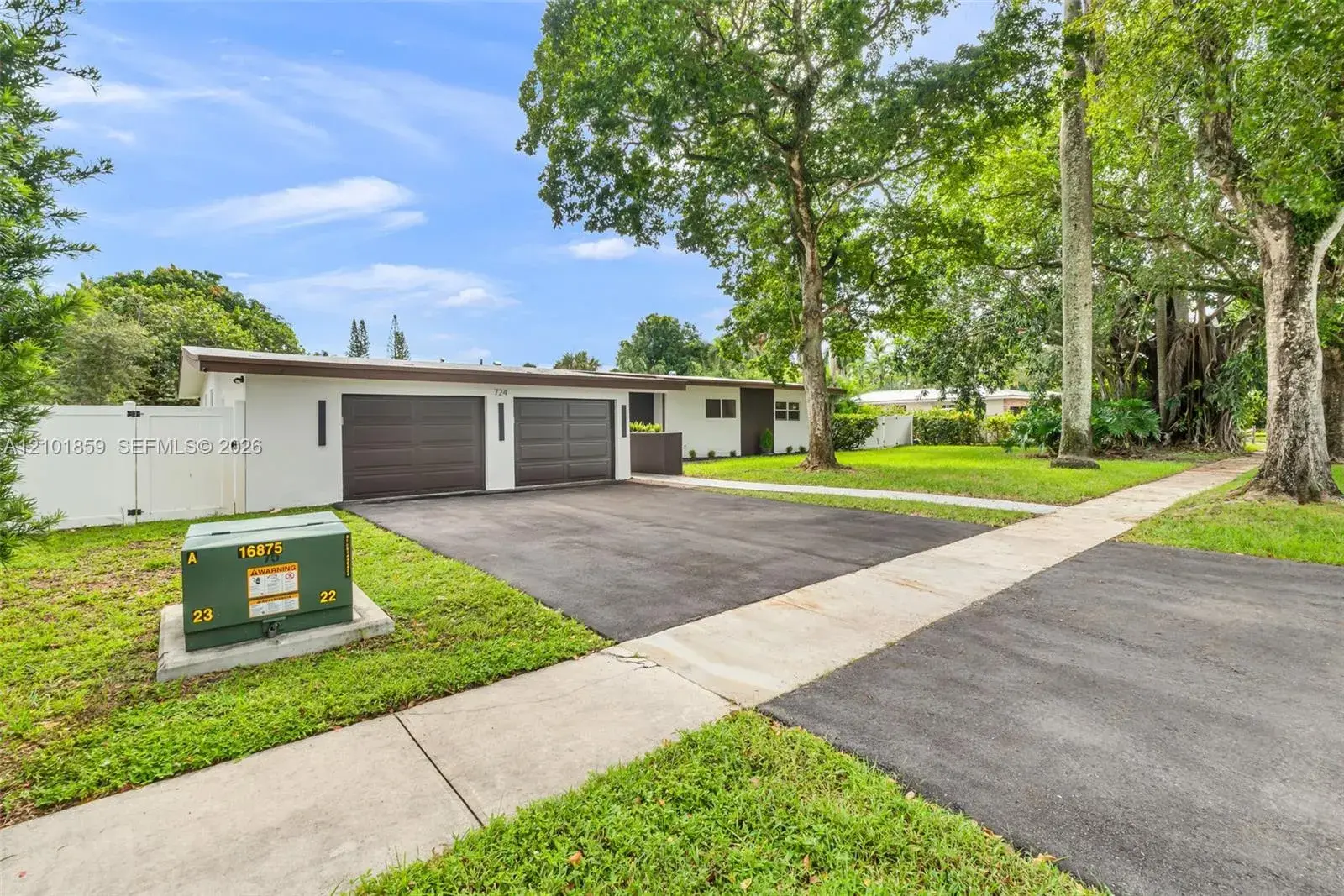724 Garden Ct, Plantation FL 33317