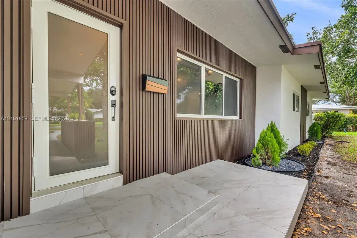 724 Garden Ct, Plantation FL 33317