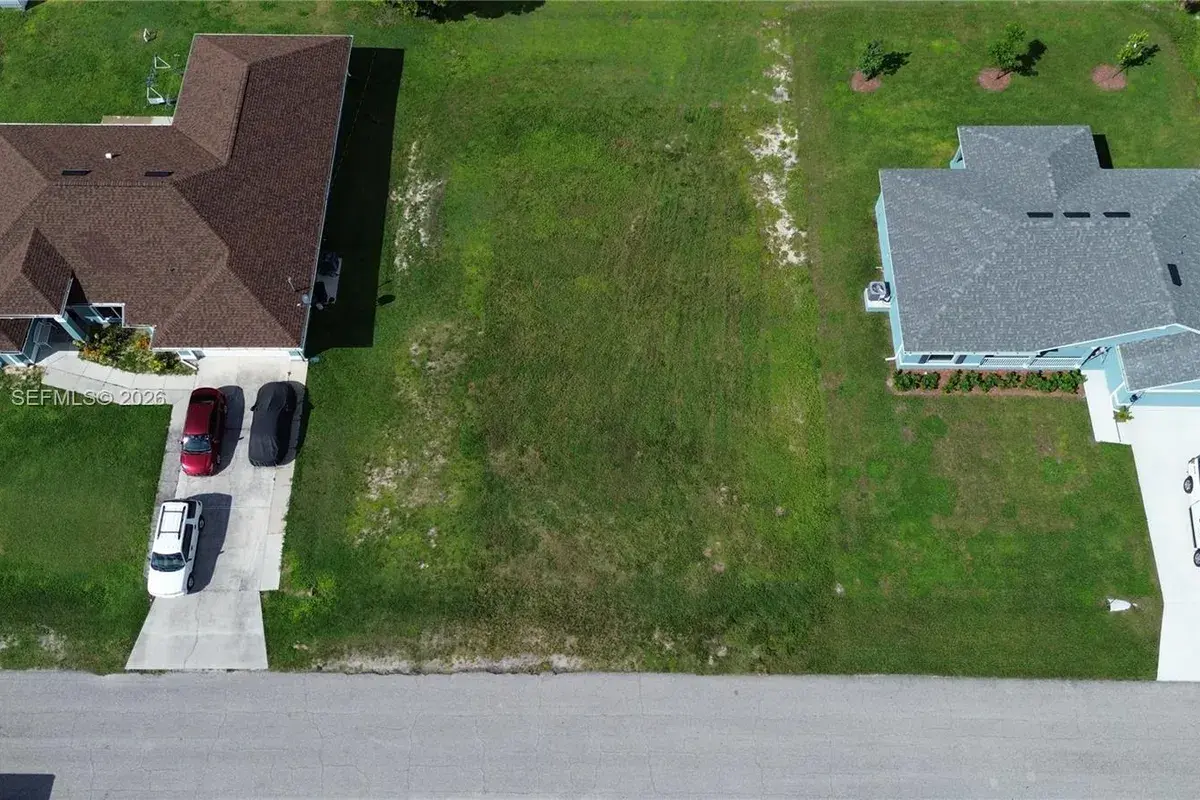 2045 NE 24th Ter, Cape Coral FL 33909