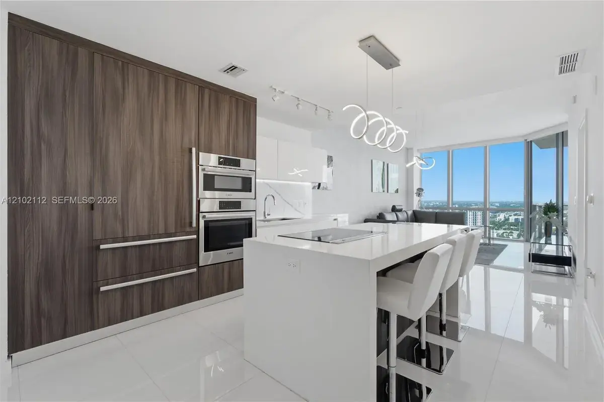 851 NE 1st Ave # 3906, Miami FL 33132