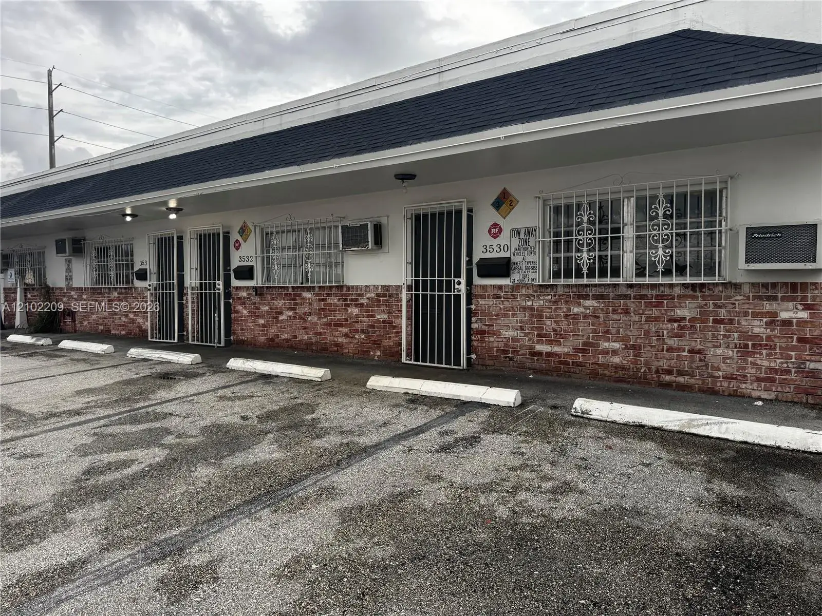 Commercial Sale for sale at 3530 NW 10th Ave, Oakland Park FL 33309