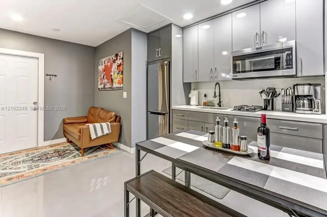 2 bedroom 1 bath Residential Lease for rent at 2302 Taylor St # 3, Hollywood FL 33020