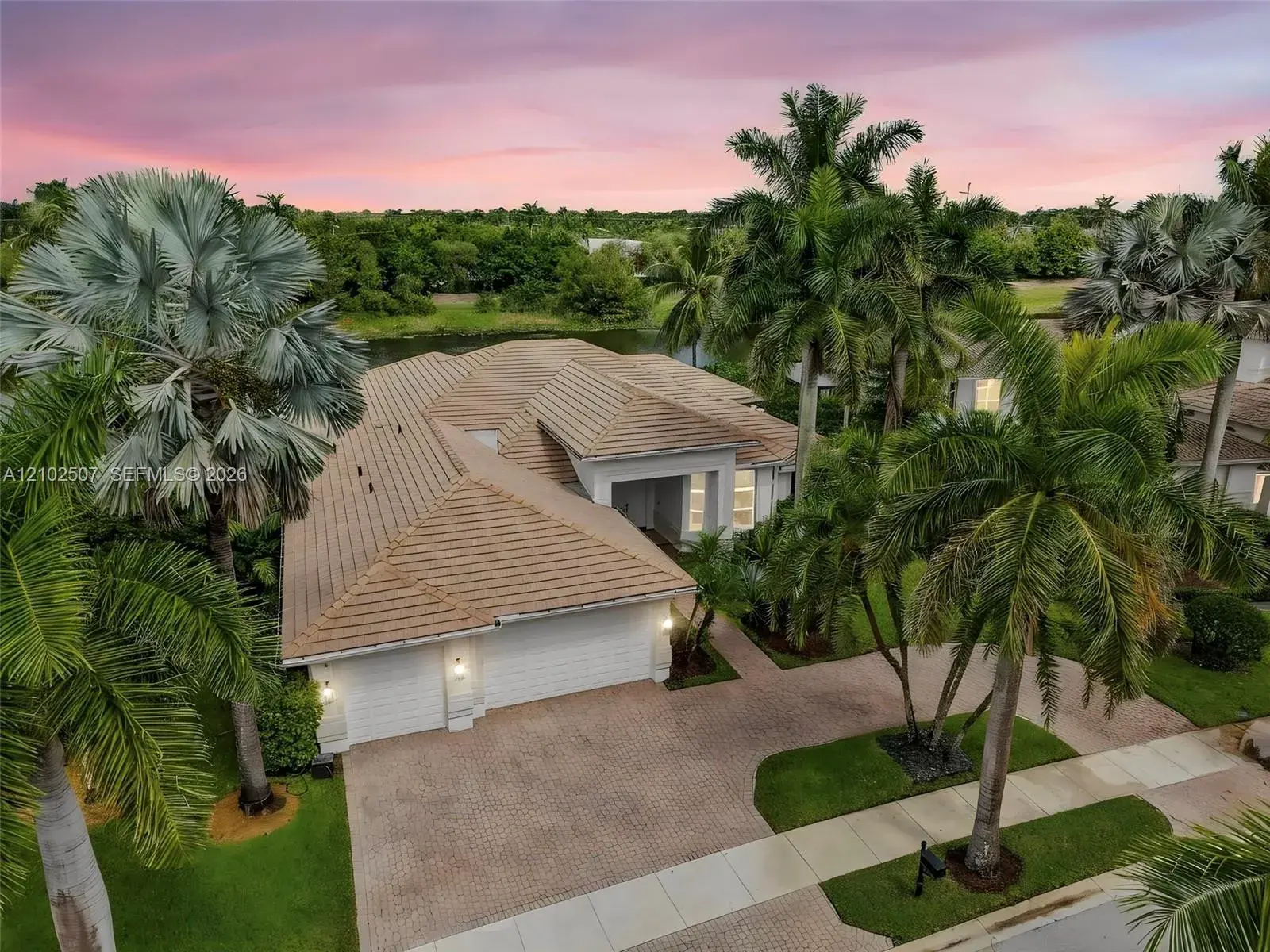 5 bedroom 4 bath Residential for sale at 1378 Victoria Isle Dr, Weston FL 33327