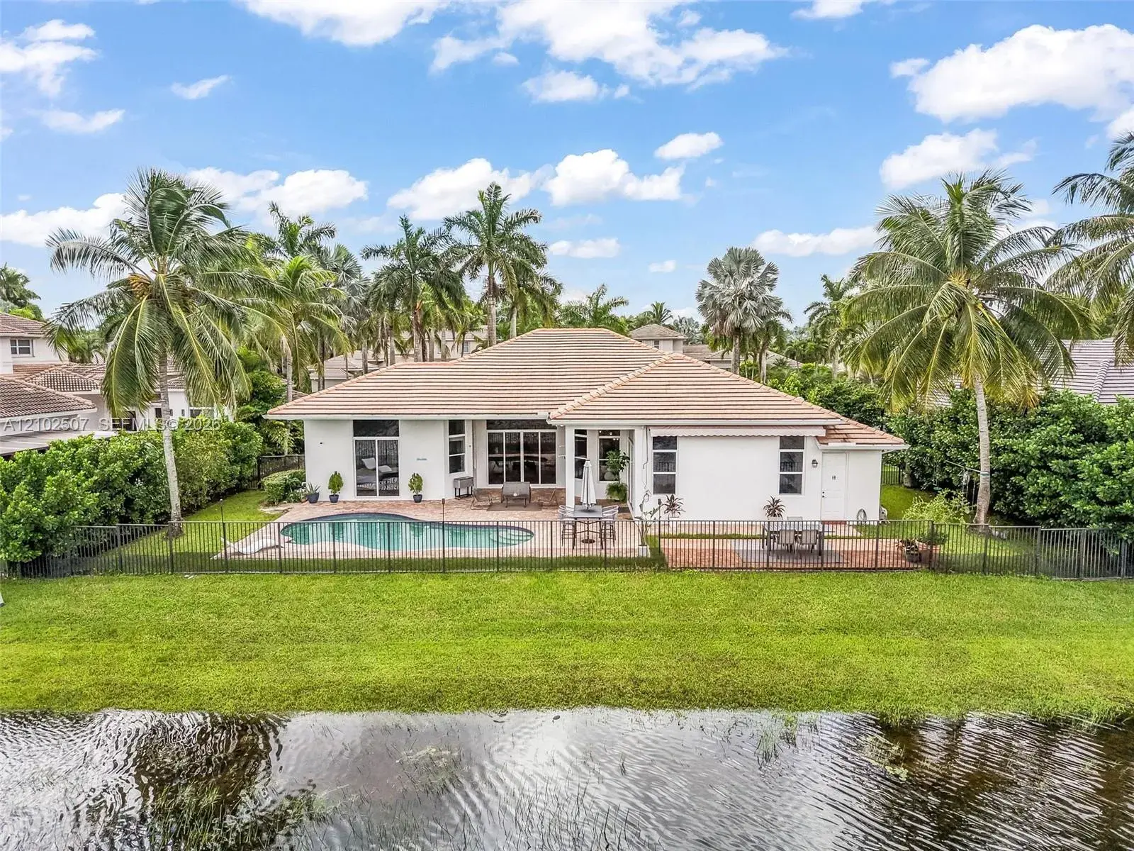 1378 Victoria Isle Dr, Weston FL 33327