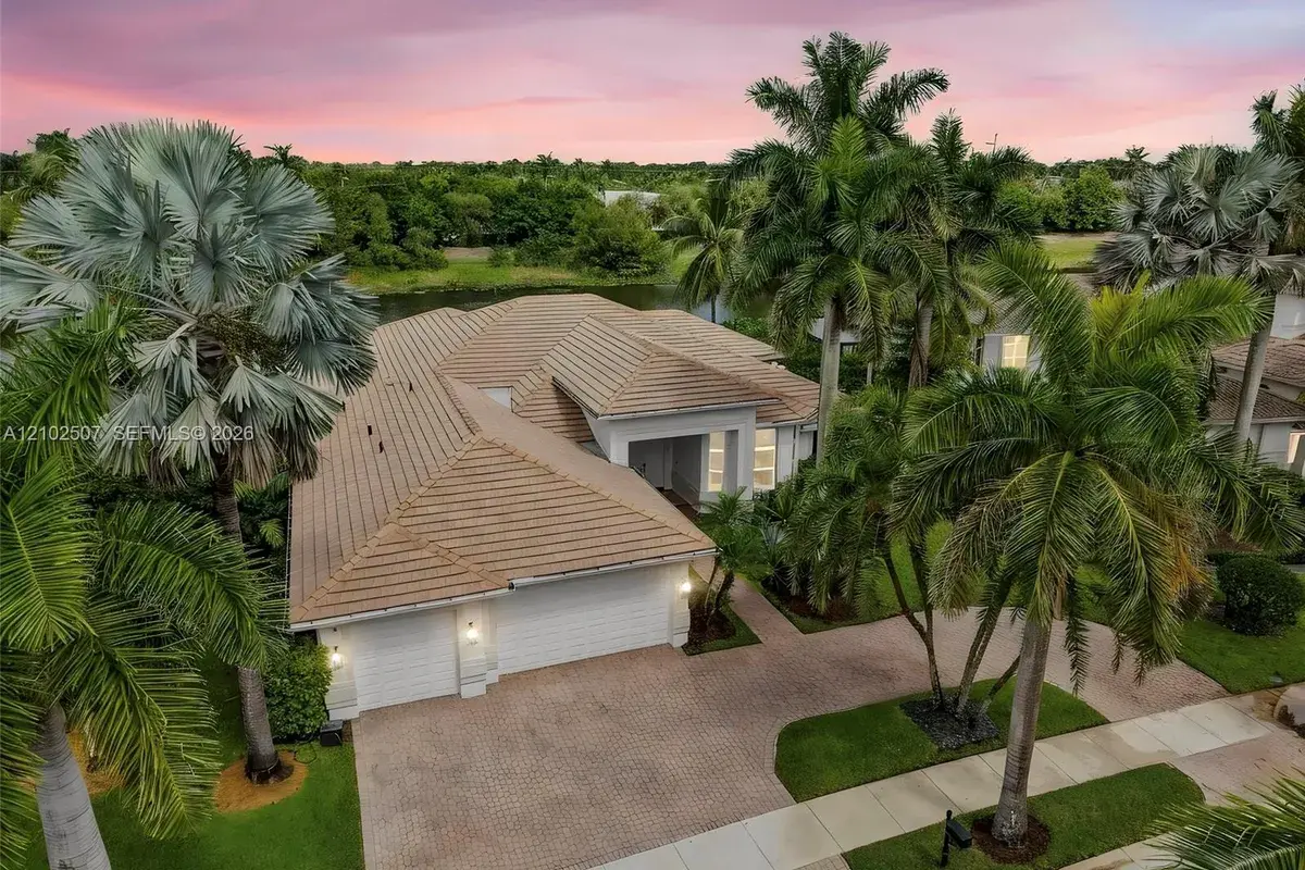 1378 Victoria Isle Dr, Weston FL 33327