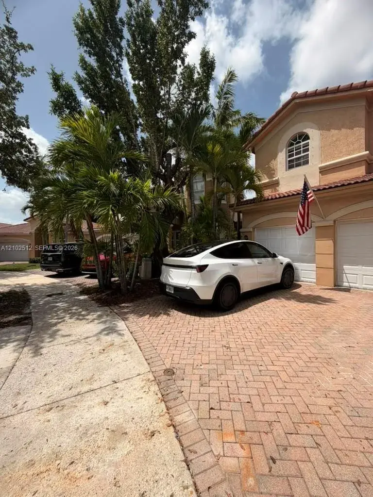 7716 NW 113th Ave, Doral FL 33178