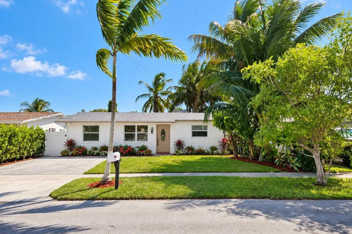 6330 Dawson St, Hollywood FL 33023