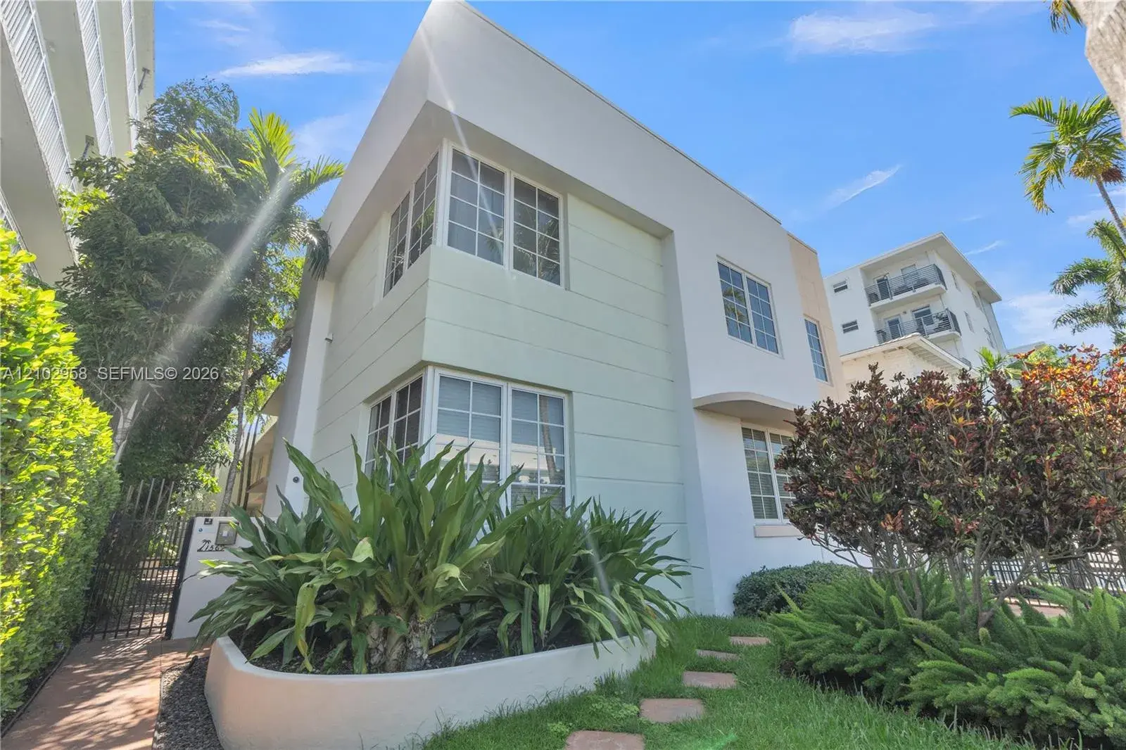 1 bedroom 1 bath Residential for sale at 1569 Euclid Ave # 7, Miami Beach FL 33139