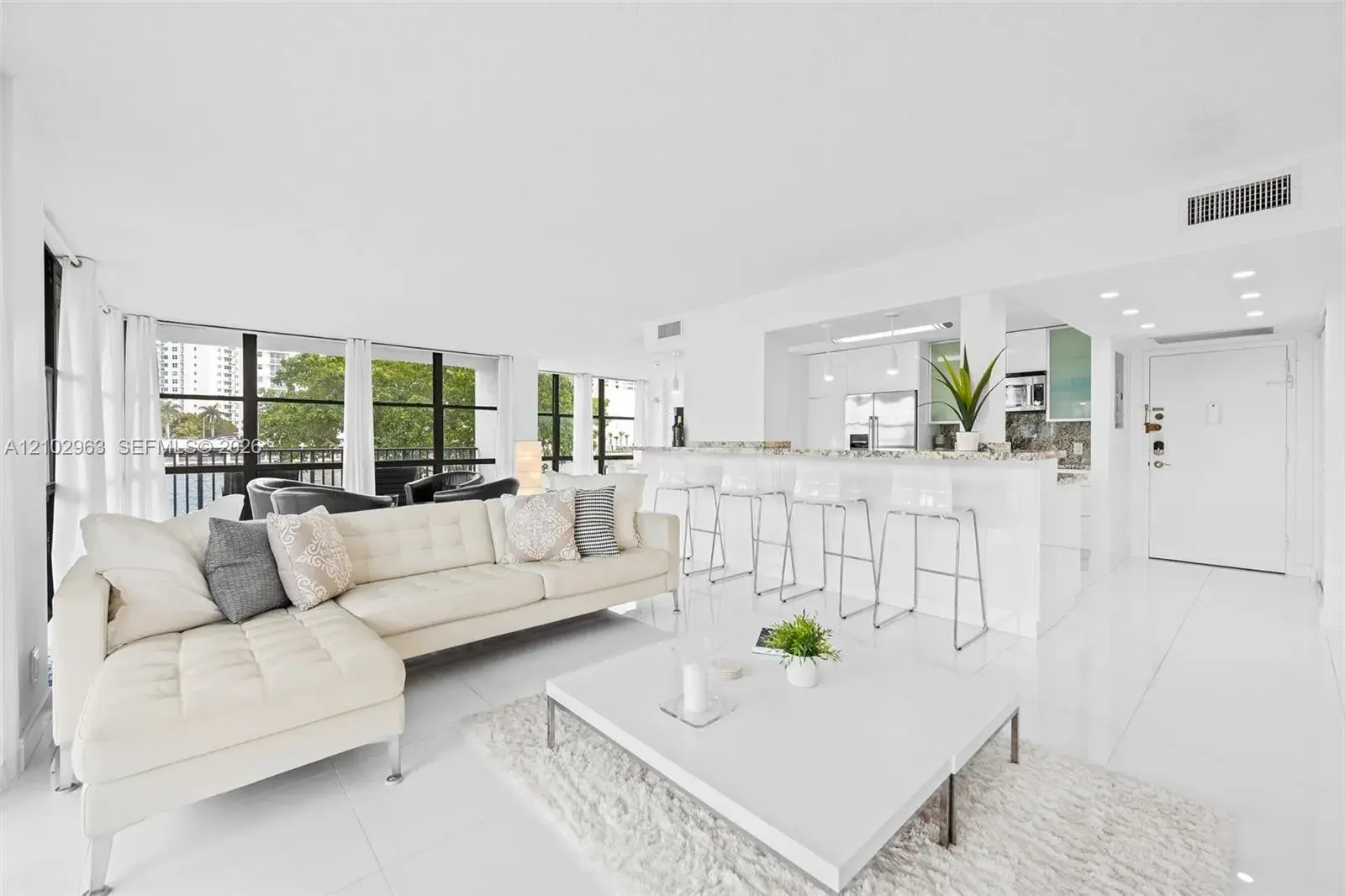 2 bedroom 2 bath Residential for sale at 800 Parkview Dr # 221, Hallandale Beach FL 33009