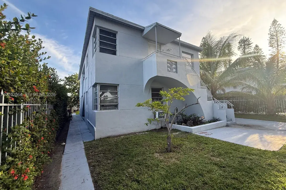 1730 Marseille Dr, Miami Beach FL 33141