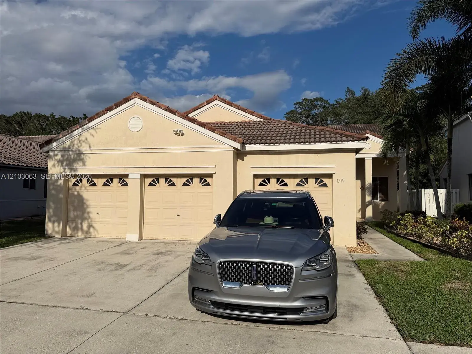 3 bedroom 2 bath Residential for sale at 1319 Camellia Cir, Weston FL 33326
