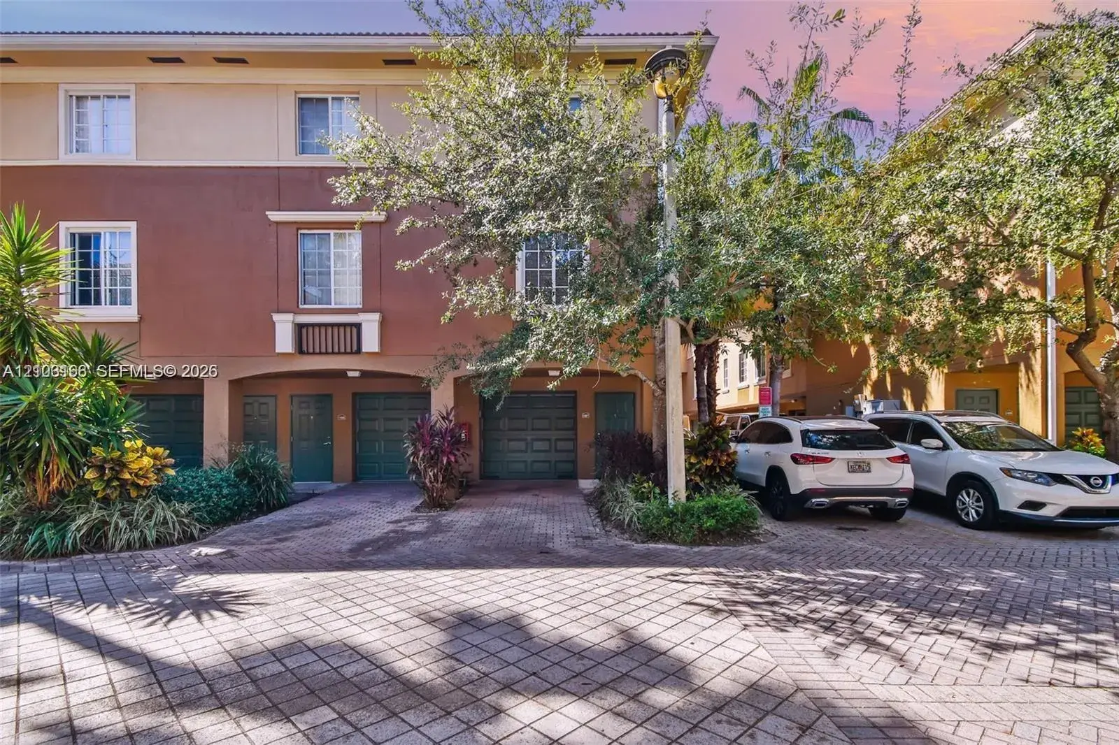 1 bedroom 1 bath Residential for sale at 2945 NE 185th St # 1407, Aventura FL 33180