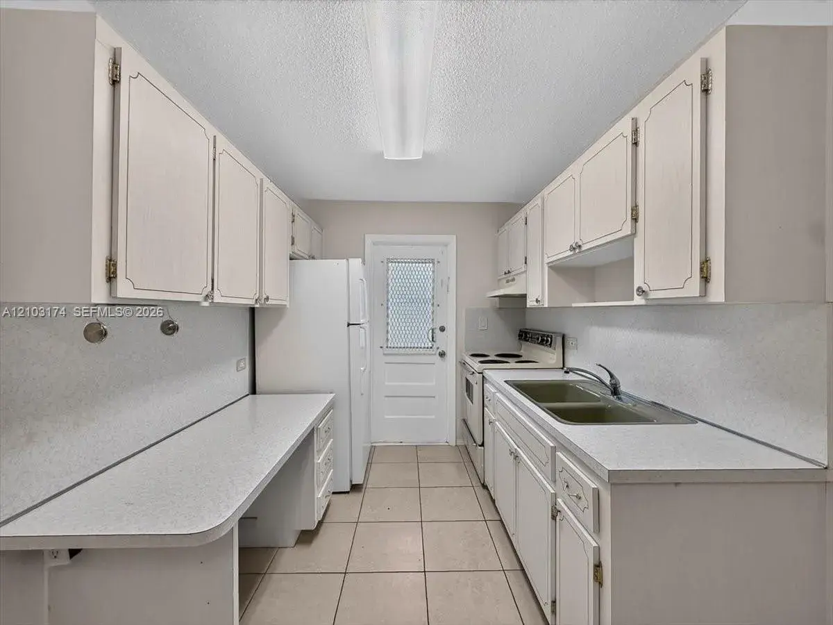 1007 N 19th Ave # 18, Hollywood FL 33020
