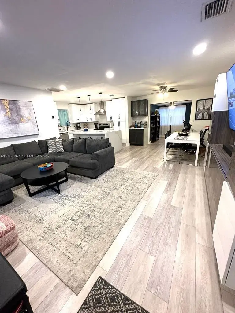 2751 SW 4th Ct, Fort Lauderdale FL 33312