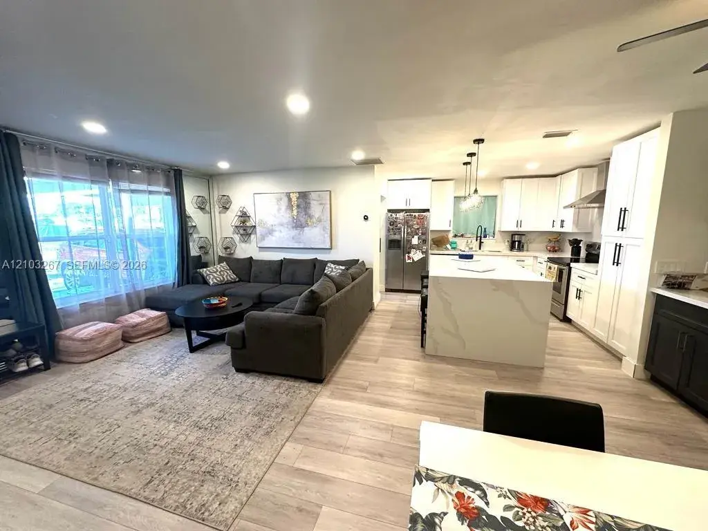 2751 SW 4th Ct, Fort Lauderdale FL 33312
