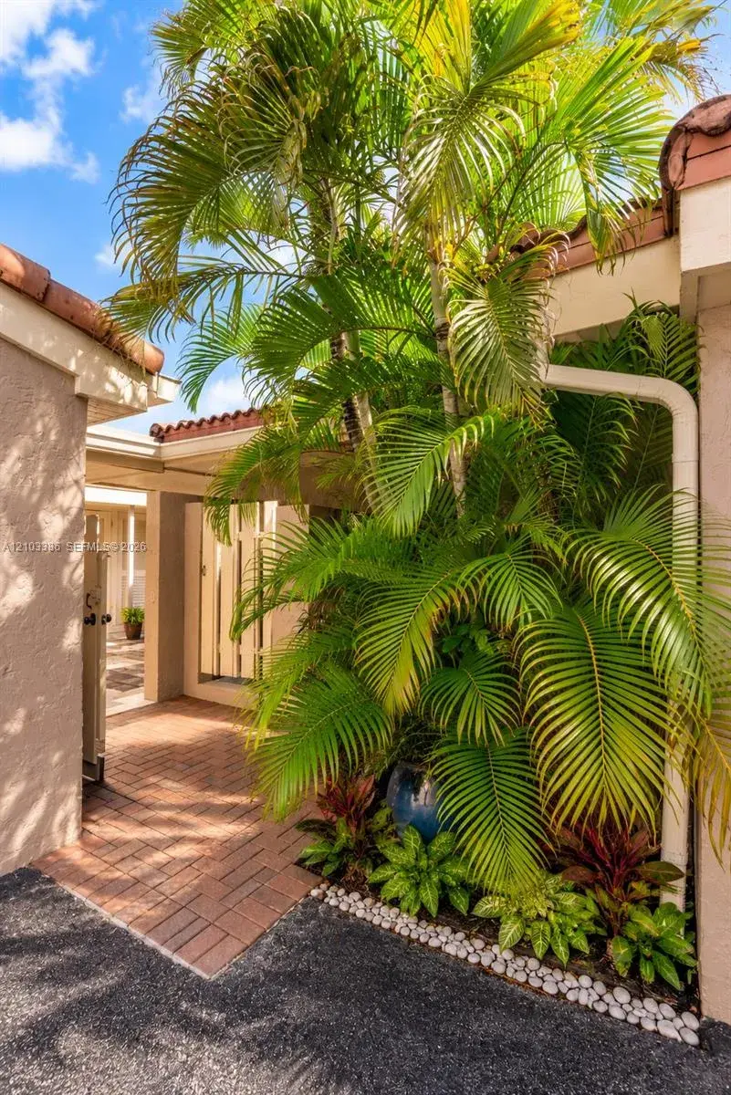 2 bedroom 2 bath Residential for sale at 103 Tweedbrook Ln # 101, Hollywood FL 33021