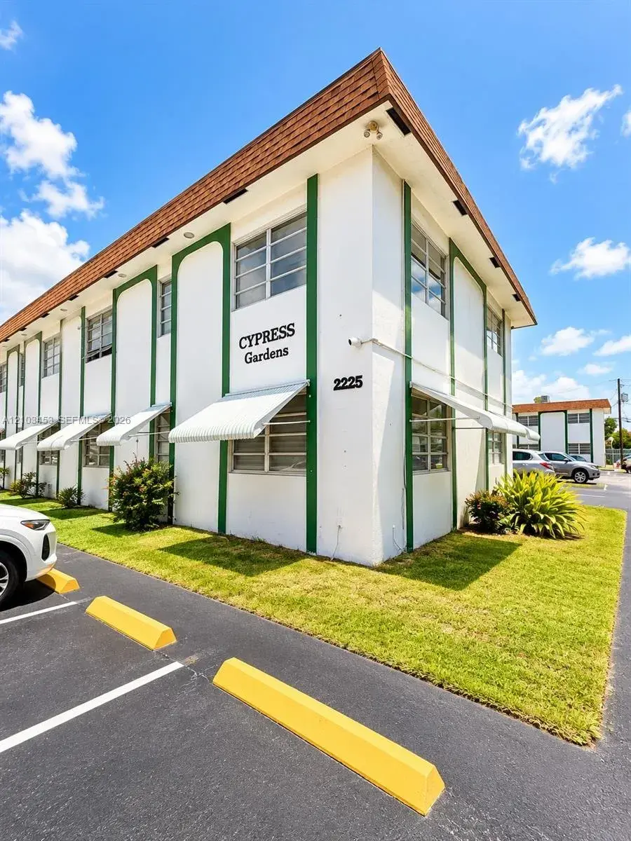 1 bedroom 1 bath Residential for sale at 2225 Polk St # 4B, Hollywood FL 33020