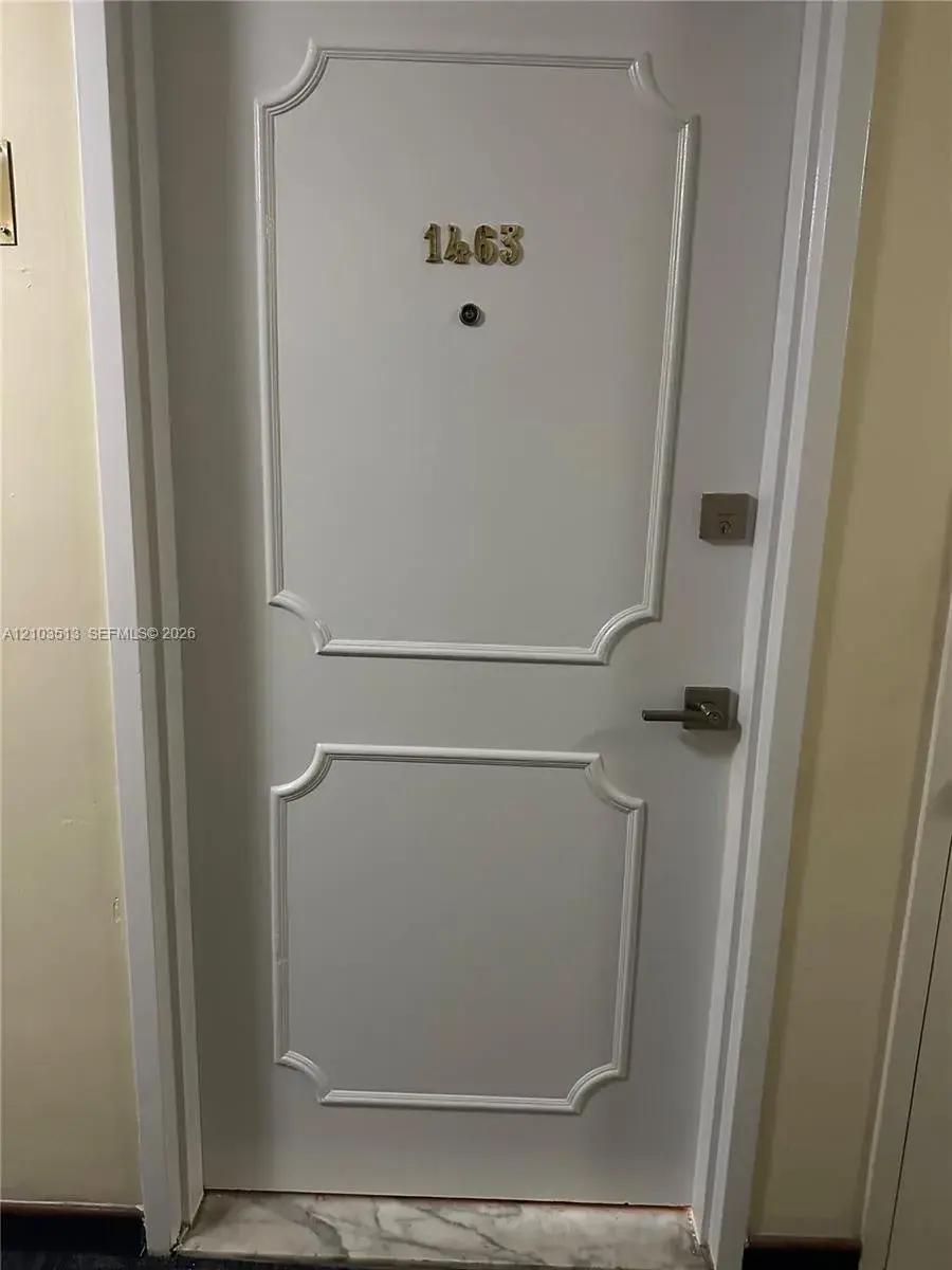 1 bath Residential for sale at 801 Brickell Bay Dr # 1463, Miami FL 33131