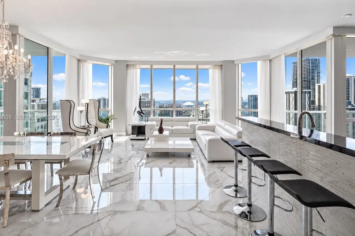 244 Biscayne Blvd # 4308, Miami FL 33132