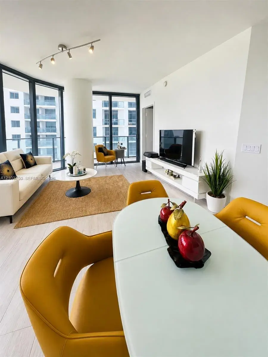 55 SW 9th St # 3308, Miami FL 33130