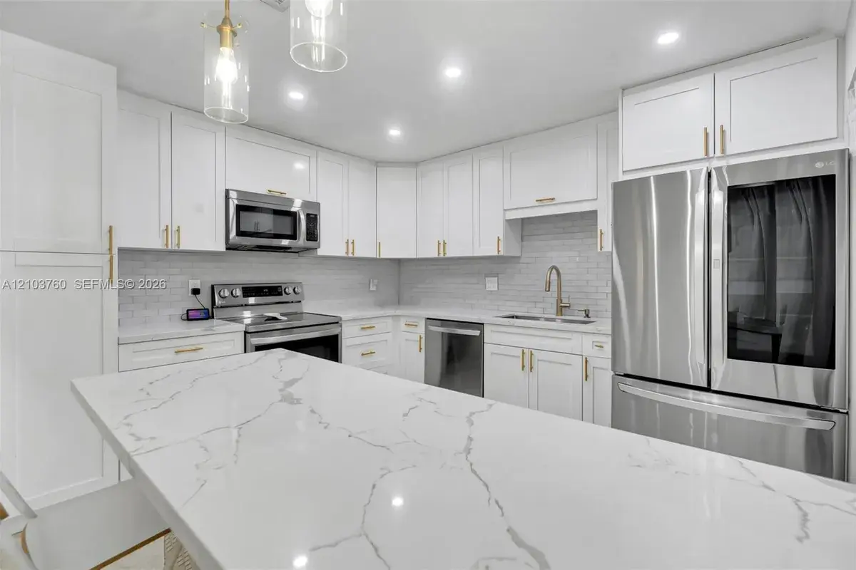 2131 Nova Village Dr, Davie FL 33317