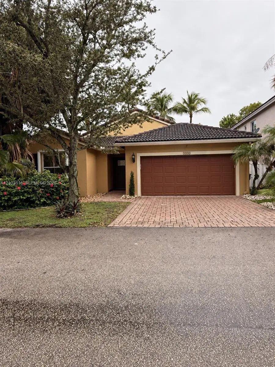 3 bedroom 2 bath Residential for sale at 5292 SW 38th Ave, Hollywood FL 33312