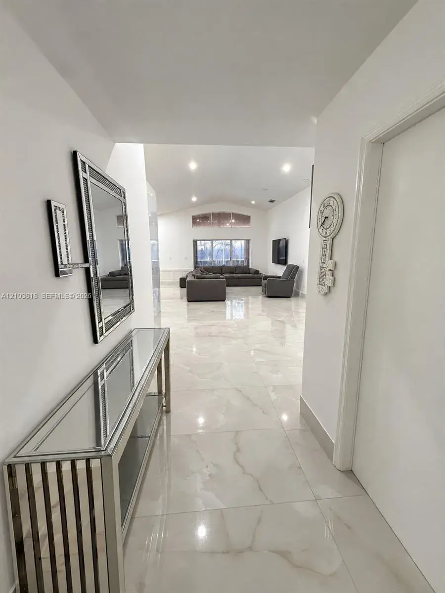 5292 SW 38th Ave, Hollywood FL 33312