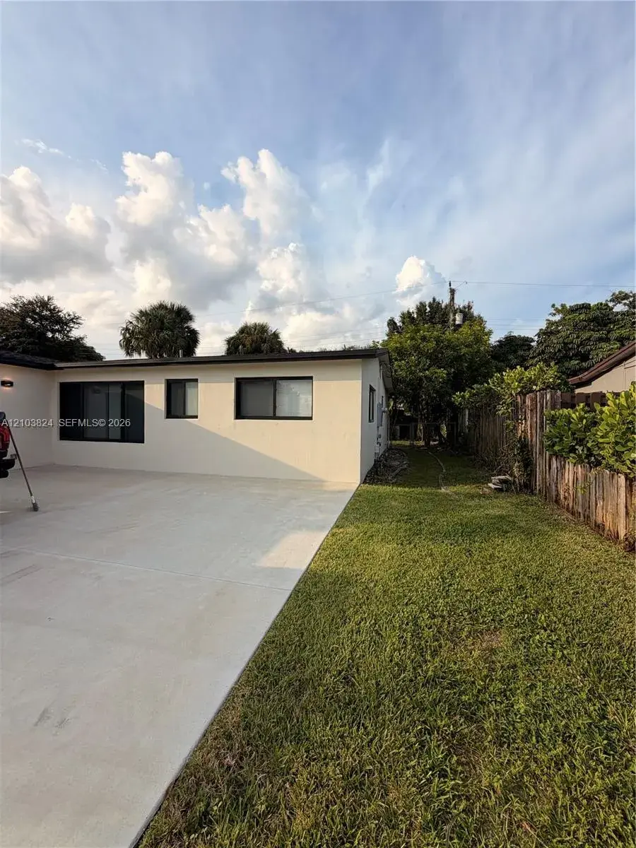 6211 NW 16th Ct, Sunrise FL 33313