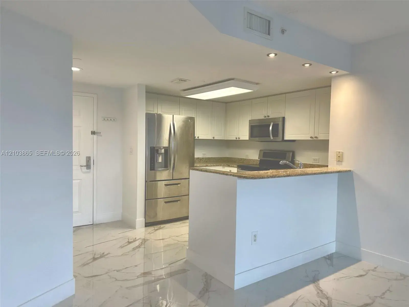 1 bedroom 1 bath Residential Lease for rent at 19501 W Country Club Dr # 406, Aventura FL 33180