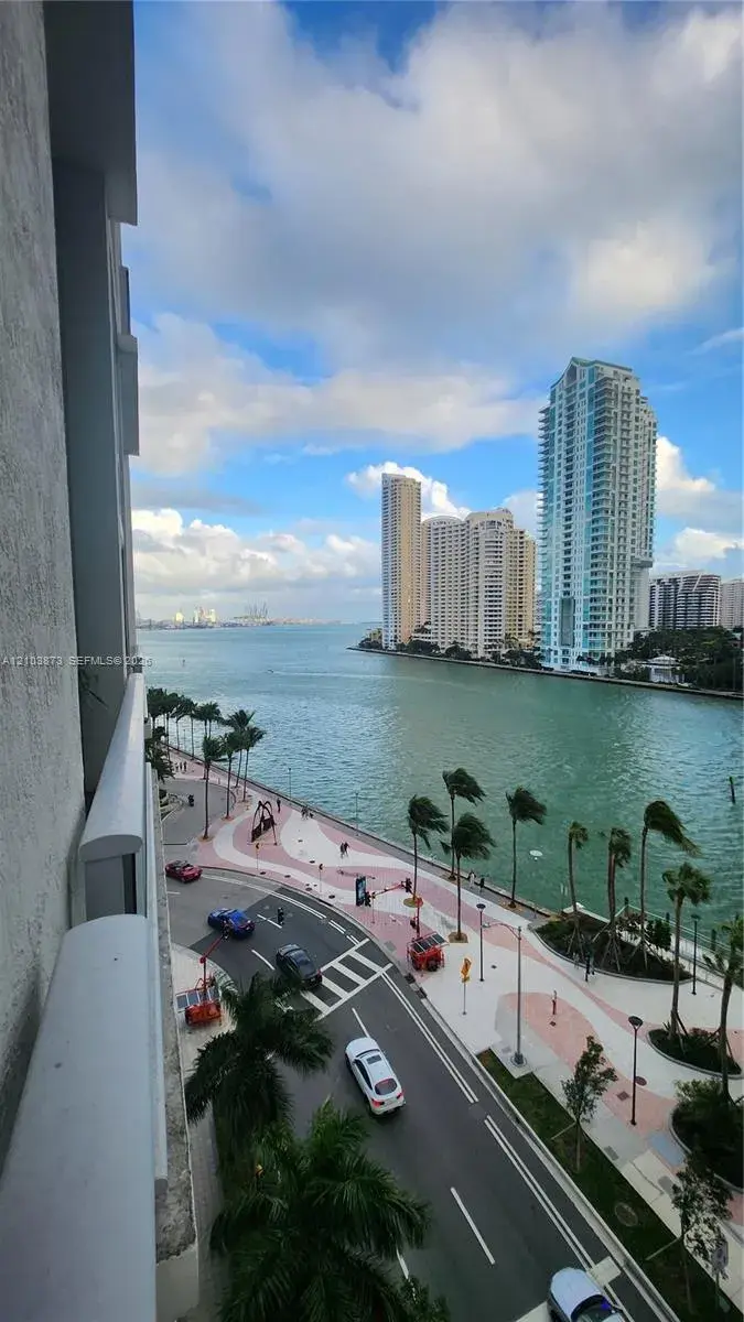 300 S Biscayne Blvd # 808, Miami FL 33131