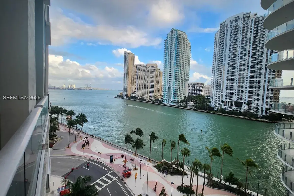 300 S Biscayne Blvd # 808, Miami FL 33131