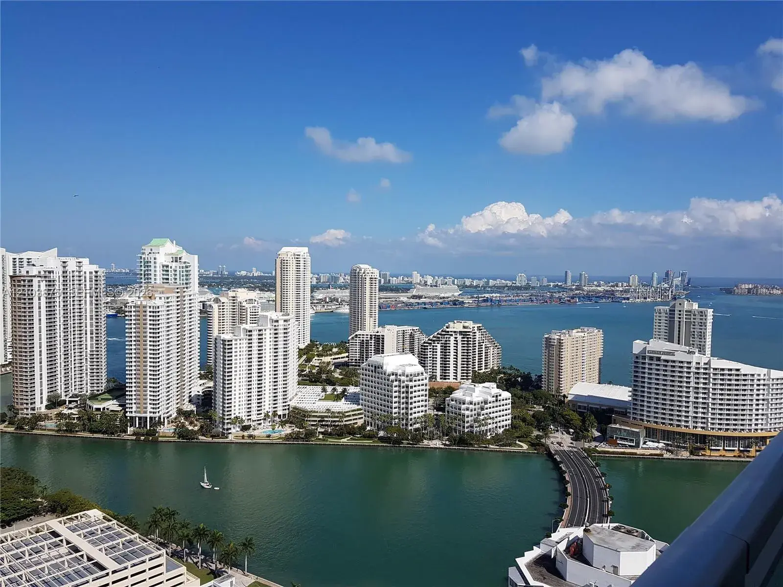 1 bedroom 1 bath Residential for sale at 950 Brickell Bay Dr # 4008, Miami FL 33131