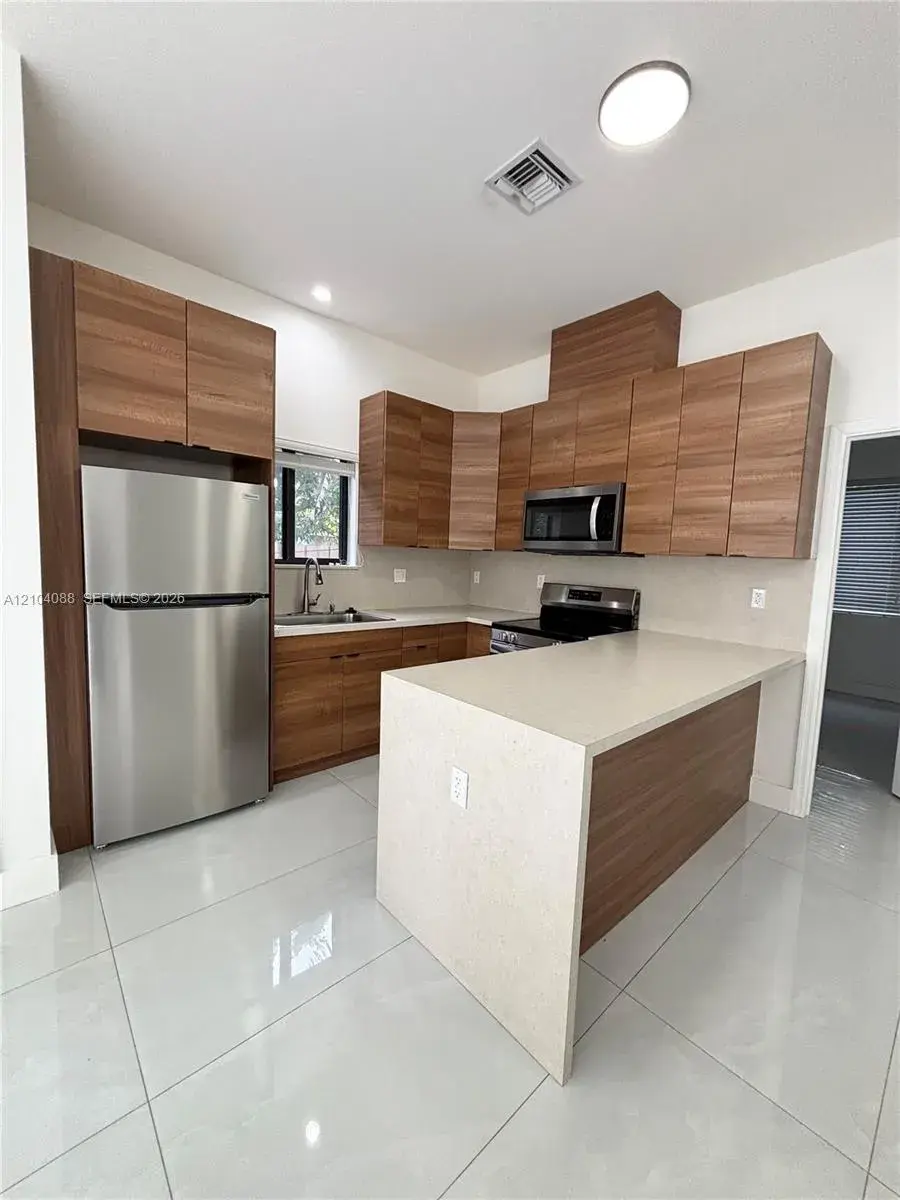 2 bedroom 2 bath Residential Lease for rent at 5737 Cleveland St # 1, Hollywood FL 33021