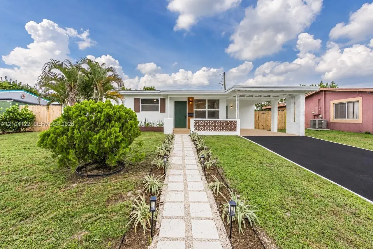 3 bedroom 2 bath Residential for sale at 471 SW 27th Ter, Fort Lauderdale FL 33312