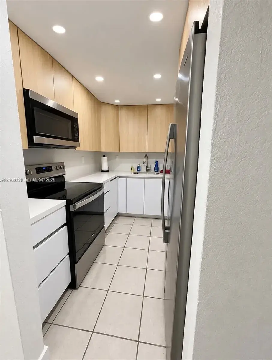4550 NW 9th St # 102E, Miami FL 33126