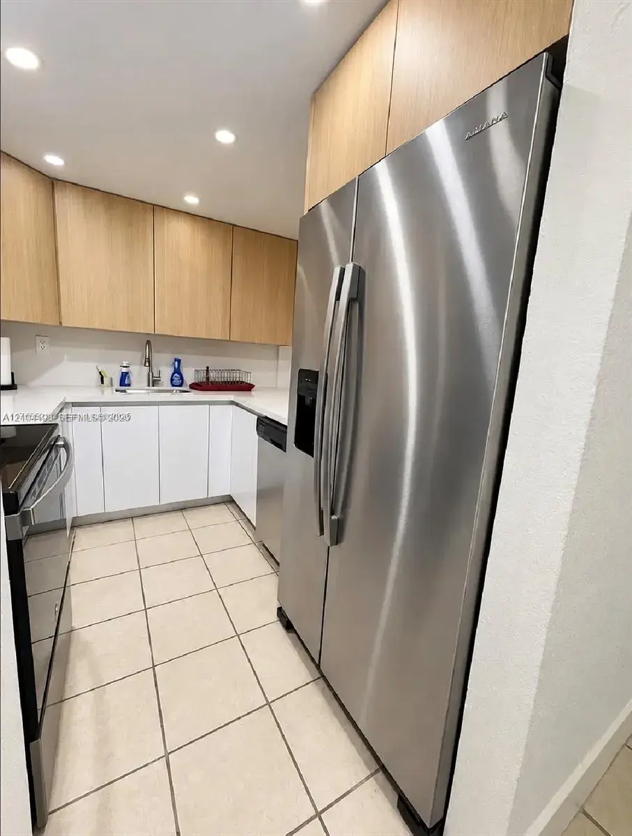 4550 NW 9th St # 102E, Miami FL 33126