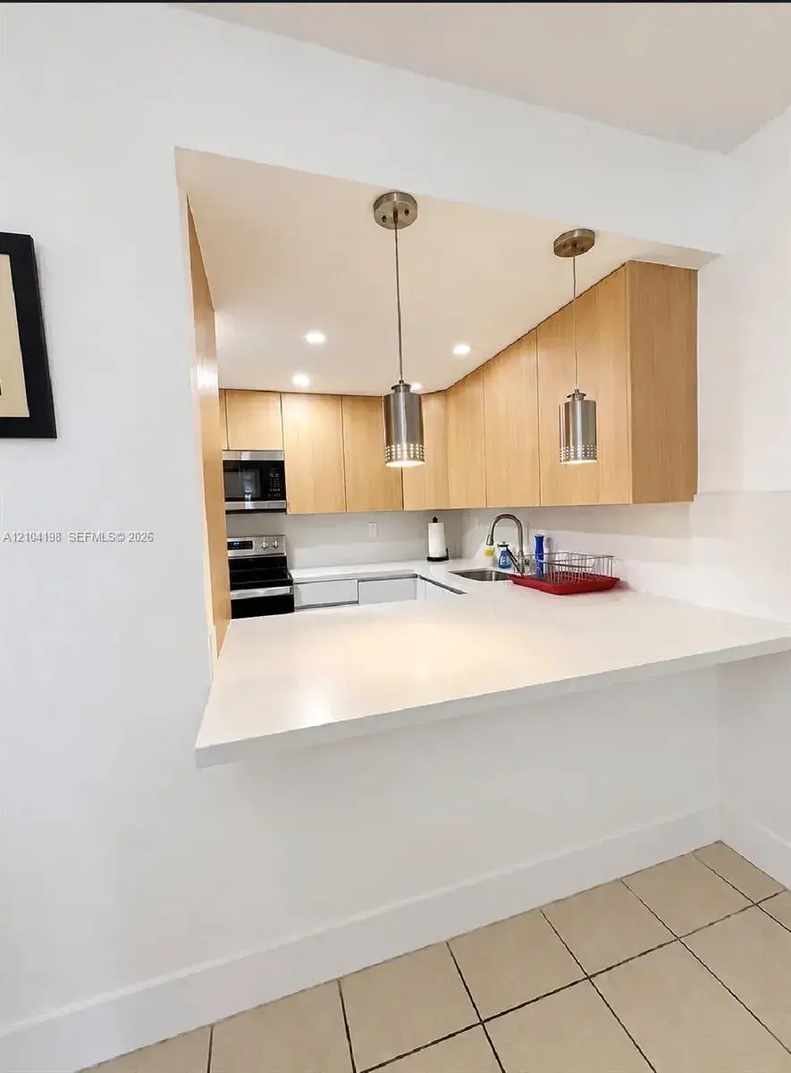 4550 NW 9th St # 102E, Miami FL 33126