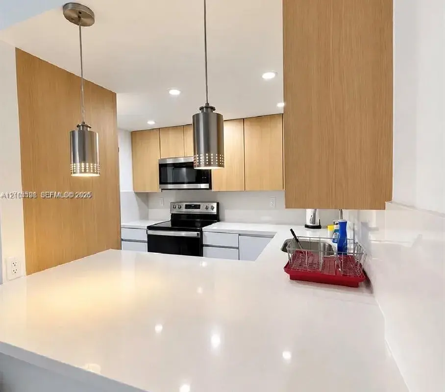 4550 NW 9th St # 102E, Miami FL 33126