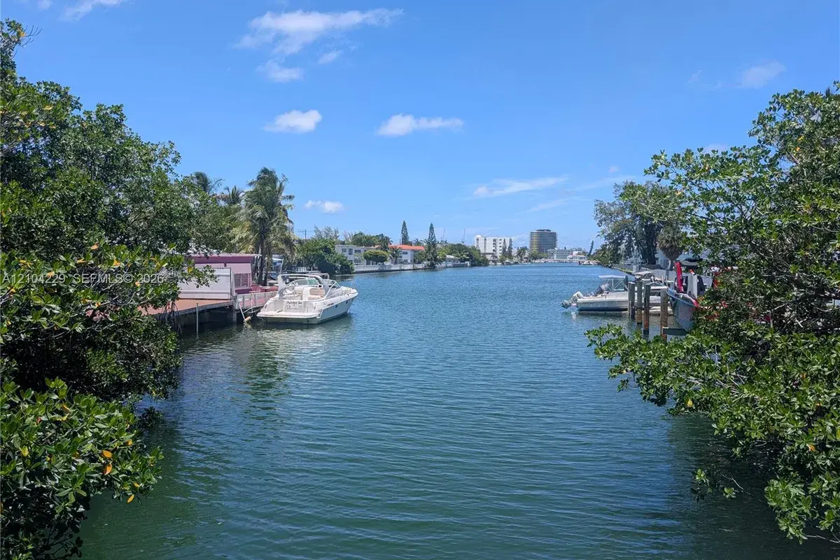 7757 Crespi Blvd, Miami Beach FL 33141