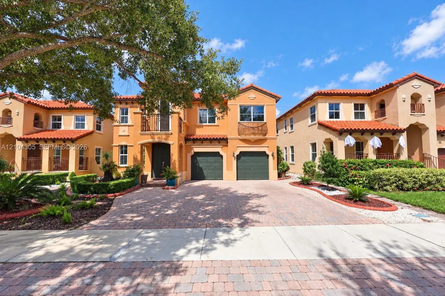5 bedroom 4 bath Residential for sale at 15261 SW 26th Ter, Miami FL 33185