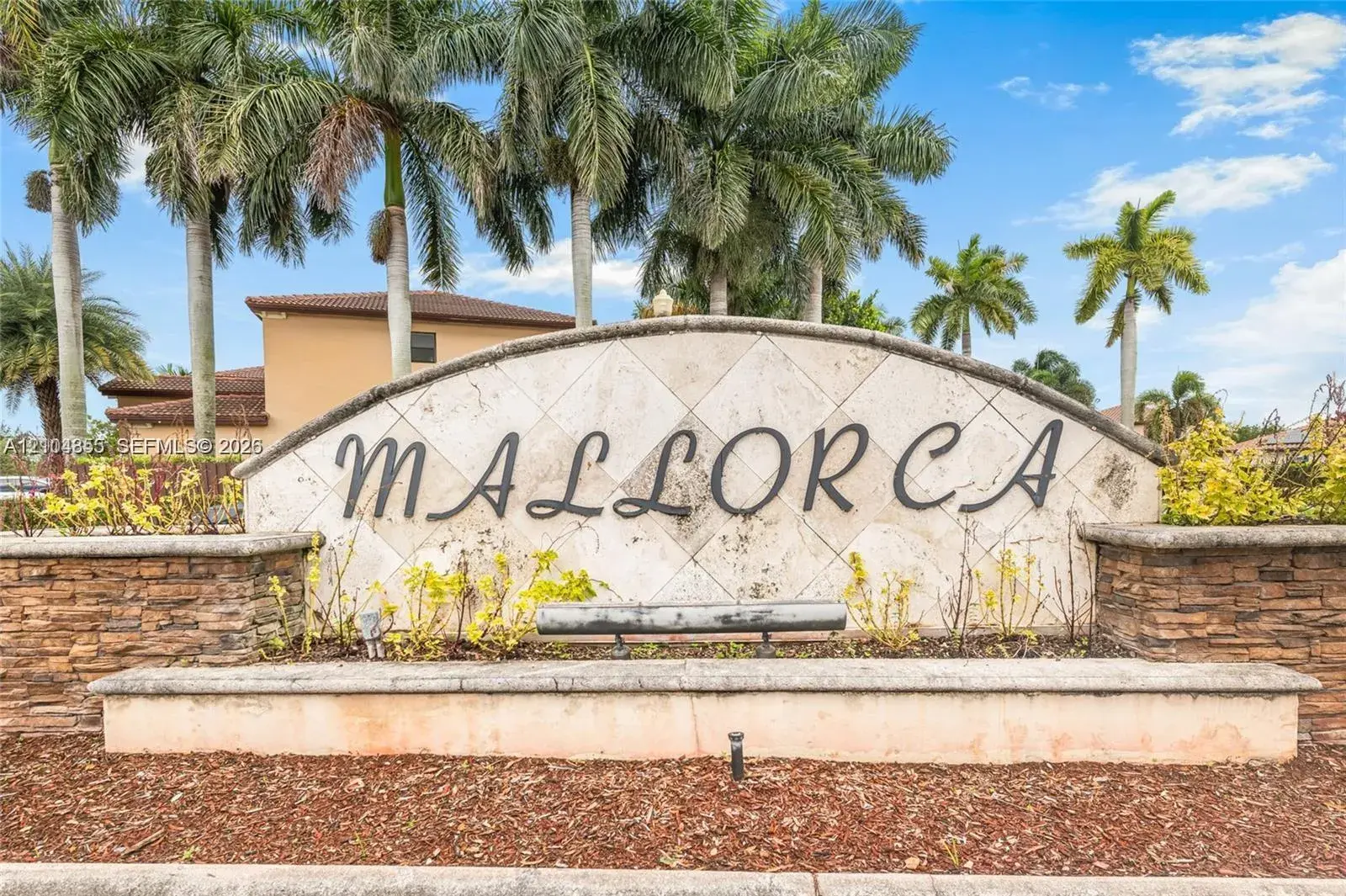 5 bedroom 3 bath Residential for sale at 642 SE 37th Pl, Homestead FL 33033